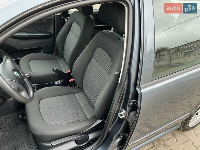 Серый Шкода Фабия, объемом двигателя 1.4 л и пробегом 266 тыс. км за 4750 $, фото 11 на Automoto.ua