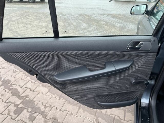 Серый Шкода Фабия, объемом двигателя 1.4 л и пробегом 266 тыс. км за 4750 $, фото 13 на Automoto.ua