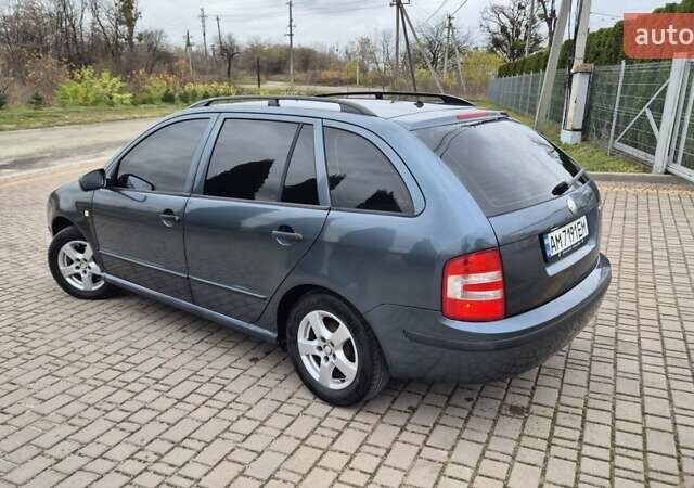 Серый Шкода Фабия, объемом двигателя 1.39 л и пробегом 299 тыс. км за 2999 $, фото 11 на Automoto.ua