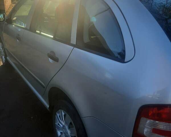 Серый Шкода Фабия, объемом двигателя 1.4 л и пробегом 290 тыс. км за 3950 $, фото 2 на Automoto.ua