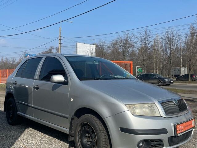 Серый Шкода Фабия, объемом двигателя 1.2 л и пробегом 200 тыс. км за 3700 $, фото 1 на Automoto.ua