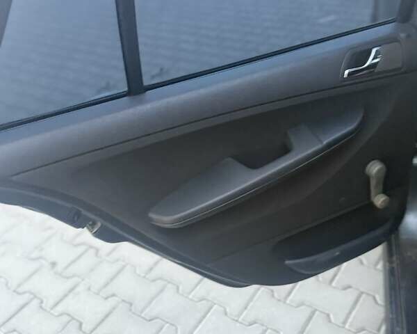 Шкода Фабия 2005 в Ивано-Франковске на Automoto.ua Серый Шкода Фабия, объемом двигателя 1.2 л и пробегом 198 тыс. км за 3100 $, фото 1 на Automoto.ua