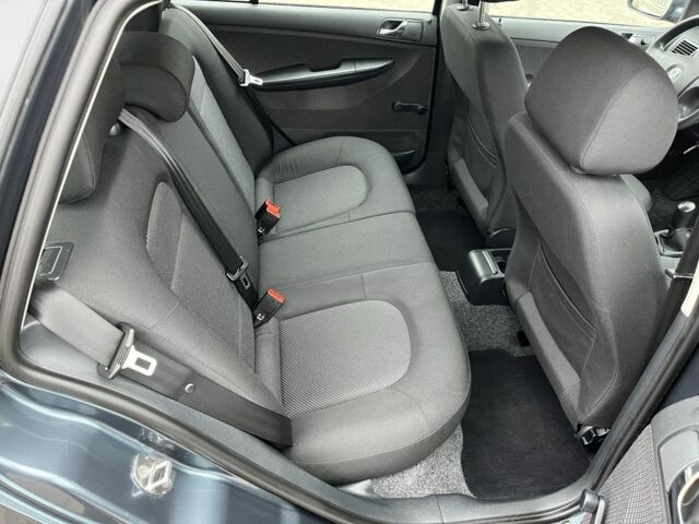 Серый Шкода Фабия, объемом двигателя 1.4 л и пробегом 266 тыс. км за 4750 $, фото 19 на Automoto.ua