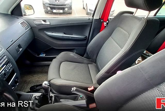 Серый Шкода Фабия, объемом двигателя 1.4 л и пробегом 270 тыс. км за 3999 $, фото 3 на Automoto.ua