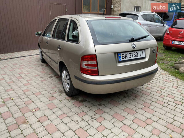 Шкода Фабия 2005 в Ровно на Automoto.ua Серый Шкода Фабия, объемом двигателя 1.39 л и пробегом 230 тыс. км за 4000 $, фото 4 на Automoto.ua