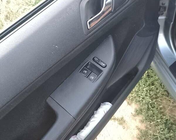 Серый Шкода Фабия, объемом двигателя 1.39 л и пробегом 241 тыс. км за 5000 $, фото 17 на Automoto.ua