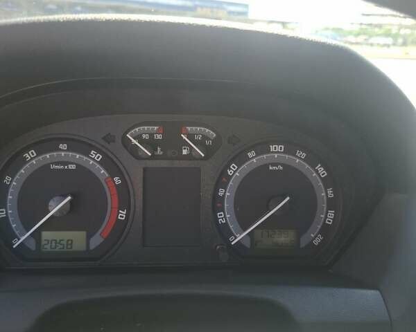 Серый Шкода Фабия, объемом двигателя 1.39 л и пробегом 172 тыс. км за 4400 $, фото 1 на Automoto.ua