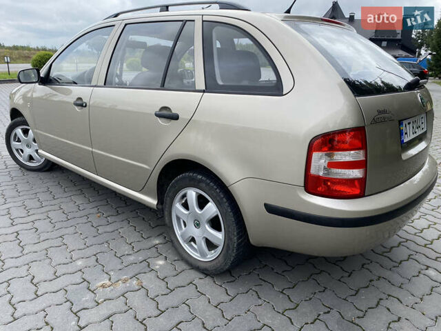 Сірий Шкода Фабія, об'ємом двигуна 1.39 л та пробігом 220 тис. км за 3900 $, фото 2 на Automoto.ua