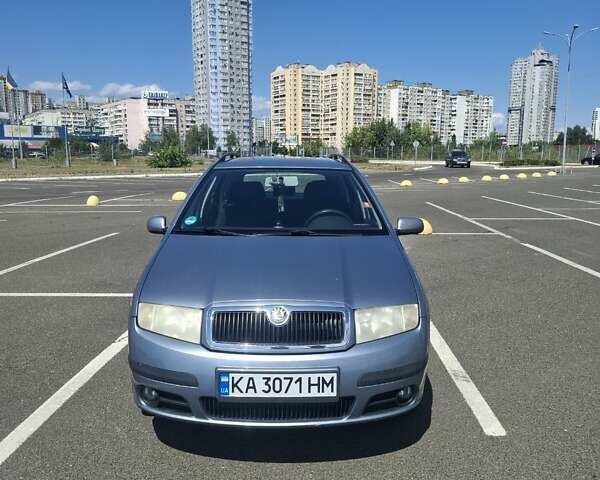 Серый Шкода Фабия, объемом двигателя 1.39 л и пробегом 172 тыс. км за 4400 $, фото 3 на Automoto.ua