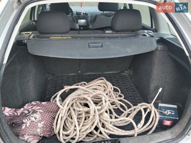 Серый Шкода Фабия, объемом двигателя 1.4 л и пробегом 307 тыс. км за 3700 $, фото 3 на Automoto.ua
