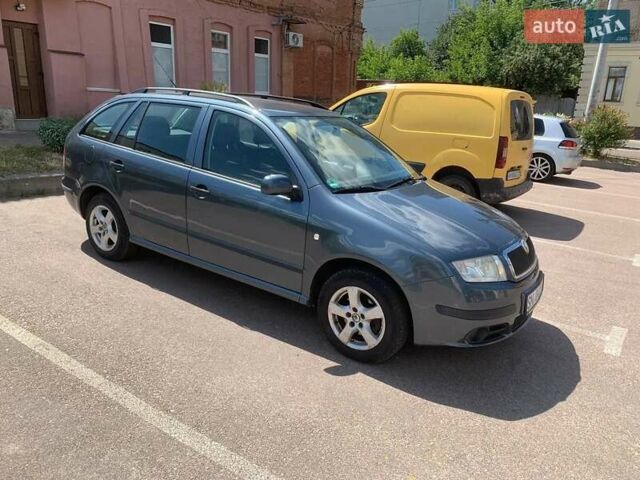 Серый Шкода Фабия, объемом двигателя 1.39 л и пробегом 191 тыс. км за 4550 $, фото 7 на Automoto.ua