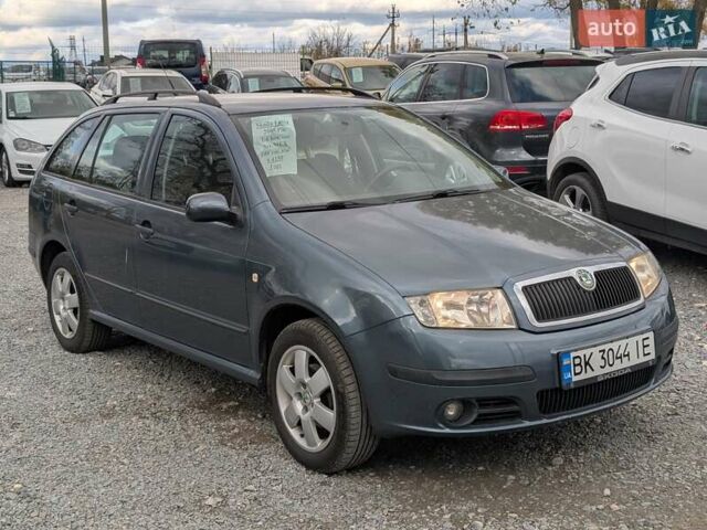 Шкода Фабия 2005 в Ровно на Automoto.ua Серый Шкода Фабия, объемом двигателя 1.39 л и пробегом 180 тыс. км за 3990 $, фото 6 на Automoto.ua