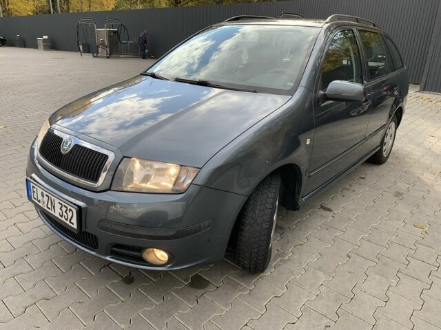 Серый Шкода Фабия, объемом двигателя 1.4 л и пробегом 225 тыс. км за 4450 $, фото 1 на Automoto.ua