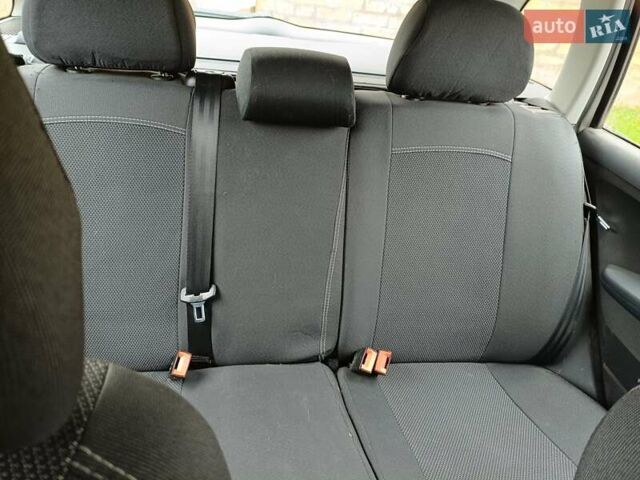 Серый Шкода Фабия, объемом двигателя 1.39 л и пробегом 22 тыс. км за 5000 $, фото 3 на Automoto.ua