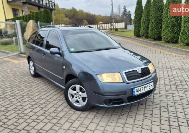 Серый Шкода Фабия, объемом двигателя 1.39 л и пробегом 299 тыс. км за 2999 $, фото 1 на Automoto.ua