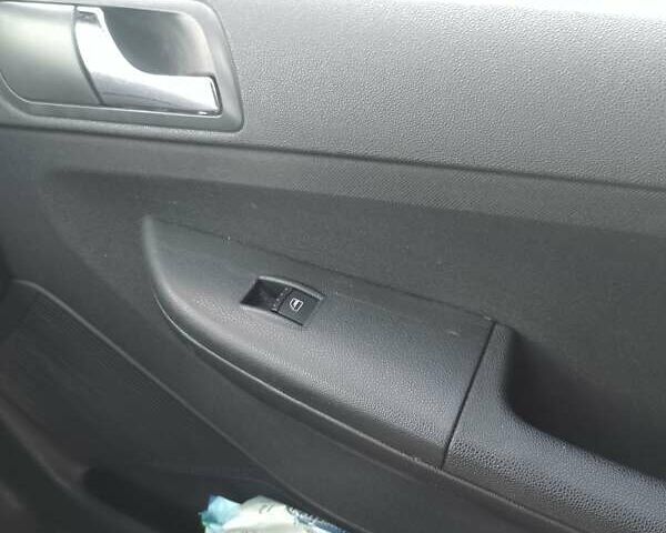 Серый Шкода Фабия, объемом двигателя 1.39 л и пробегом 241 тыс. км за 5000 $, фото 7 на Automoto.ua