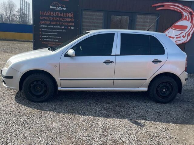 Серый Шкода Фабия, объемом двигателя 1.2 л и пробегом 200 тыс. км за 3700 $, фото 4 на Automoto.ua