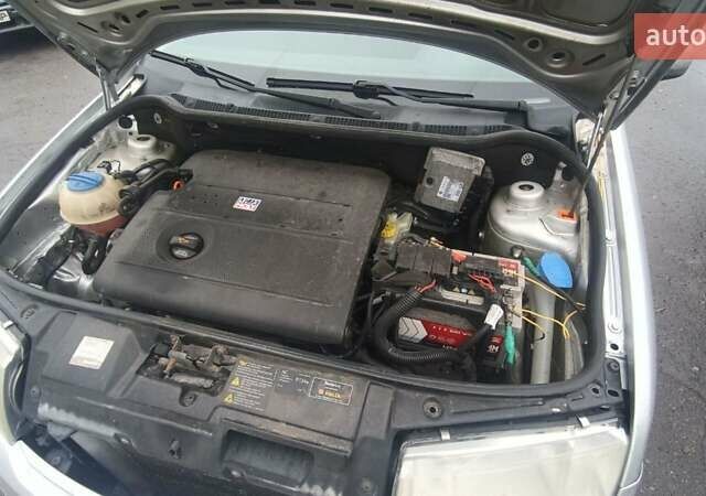 Серый Шкода Фабия, объемом двигателя 1.4 л и пробегом 150 тыс. км за 3200 $, фото 2 на Automoto.ua