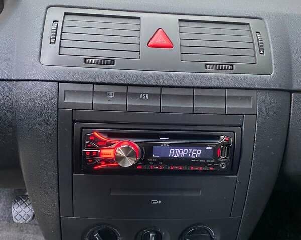 Серый Шкода Фабия, объемом двигателя 1.39 л и пробегом 177 тыс. км за 4800 $, фото 28 на Automoto.ua