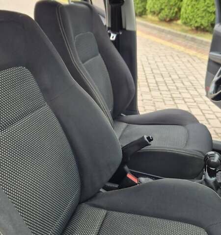 Серый Шкода Фабия, объемом двигателя 1.39 л и пробегом 299 тыс. км за 2999 $, фото 25 на Automoto.ua