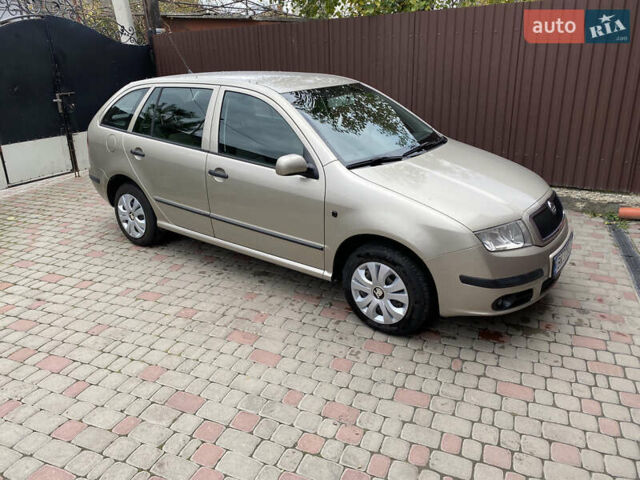 Шкода Фабия 2005 в Ровно на Automoto.ua Серый Шкода Фабия, объемом двигателя 1.39 л и пробегом 230 тыс. км за 4000 $, фото 1 на Automoto.ua