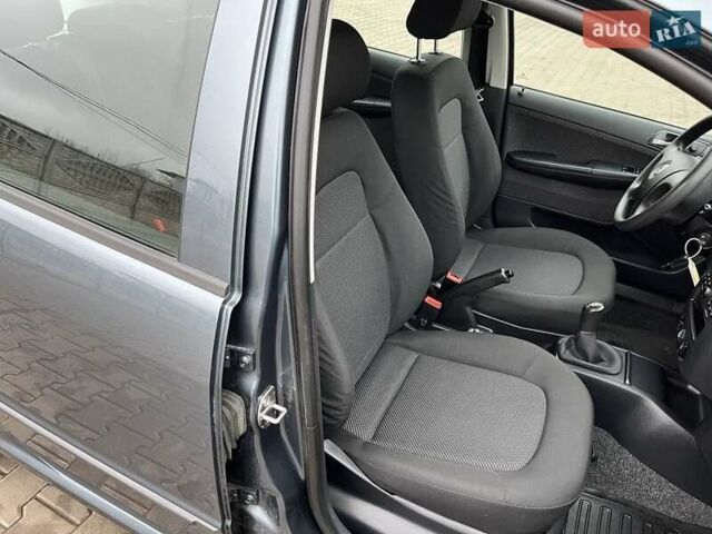 Серый Шкода Фабия, объемом двигателя 1.4 л и пробегом 266 тыс. км за 4750 $, фото 16 на Automoto.ua