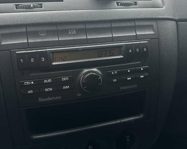 Сірий Шкода Фабія, об'ємом двигуна 1.4 л та пробігом 147 тис. км за 3870 $, фото 15 на Automoto.ua