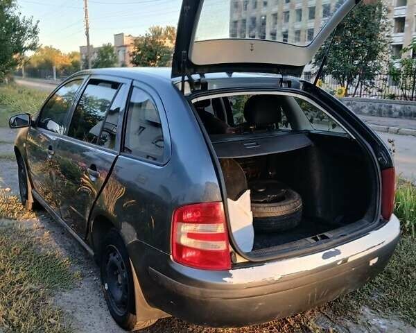 Сірий Шкода Фабія, об'ємом двигуна 1.2 л та пробігом 444 тис. км за 2500 $, фото 2 на Automoto.ua