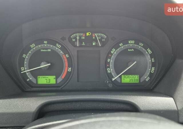 Серый Шкода Фабия, объемом двигателя 1.39 л и пробегом 299 тыс. км за 2999 $, фото 21 на Automoto.ua