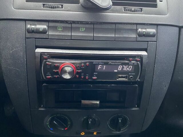 Серый Шкода Фабия, объемом двигателя 1.4 л и пробегом 230 тыс. км за 2800 $, фото 6 на Automoto.ua