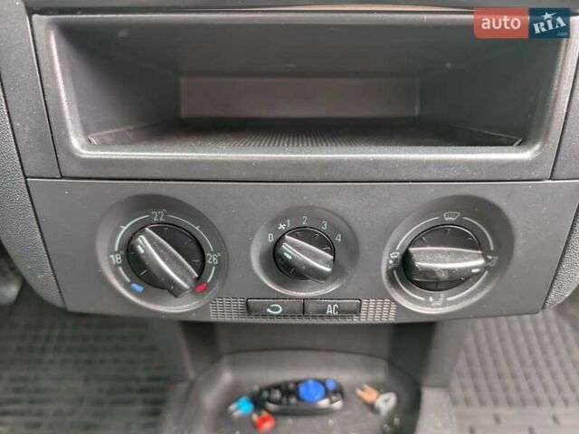 Шкода Фабия 2005 в Ровно на Automoto.ua Серый Шкода Фабия, объемом двигателя 1.39 л и пробегом 180 тыс. км за 3990 $, фото 41 на Automoto.ua