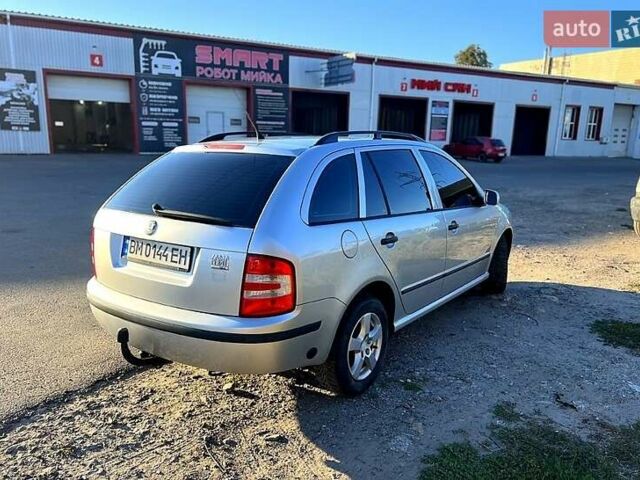 Серый Шкода Фабия, объемом двигателя 1.4 л и пробегом 318 тыс. км за 5000 $, фото 3 на Automoto.ua