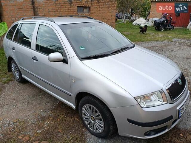 Серый Шкода Фабия, объемом двигателя 1.39 л и пробегом 22 тыс. км за 5000 $, фото 6 на Automoto.ua