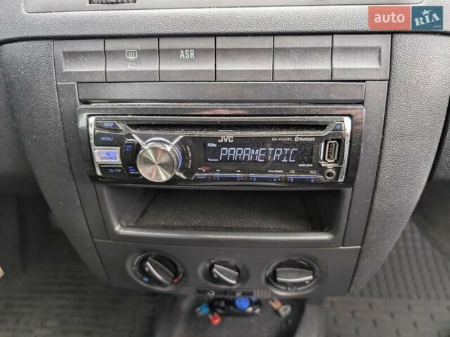 Шкода Фабия 2005 в Ровно на Automoto.ua Серый Шкода Фабия, объемом двигателя 1.39 л и пробегом 180 тыс. км за 3990 $, фото 40 на Automoto.ua