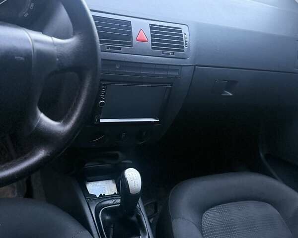 Шкода Фабия 2005 в Ивано-Франковске на Automoto.ua Серый Шкода Фабия, объемом двигателя 1.2 л и пробегом 198 тыс. км за 3100 $, фото 7 на Automoto.ua