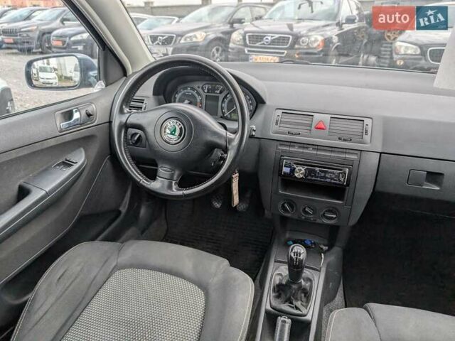 Шкода Фабия 2005 в Ровно на Automoto.ua Серый Шкода Фабия, объемом двигателя 1.39 л и пробегом 180 тыс. км за 3990 $, фото 34 на Automoto.ua