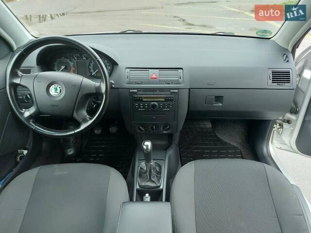 Серый Шкода Фабия, объемом двигателя 1.39 л и пробегом 100 тыс. км за 4700 $, фото 11 на Automoto.ua