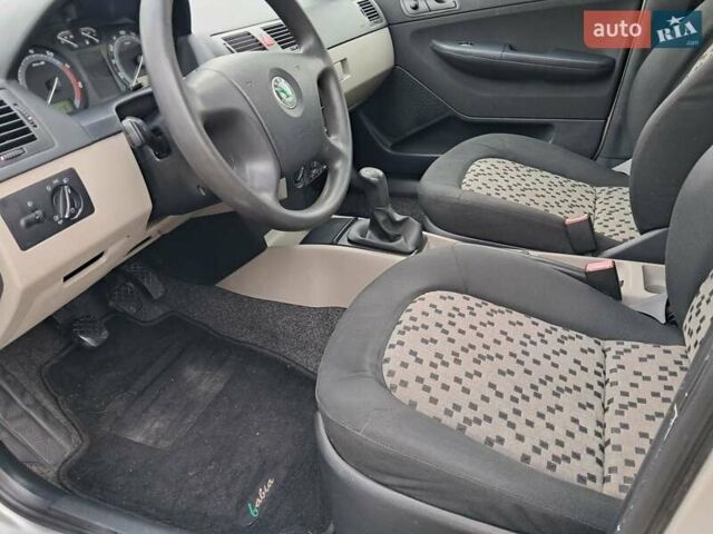 Сірий Шкода Фабія, об'ємом двигуна 1.4 л та пробігом 159 тис. км за 4200 $, фото 8 на Automoto.ua