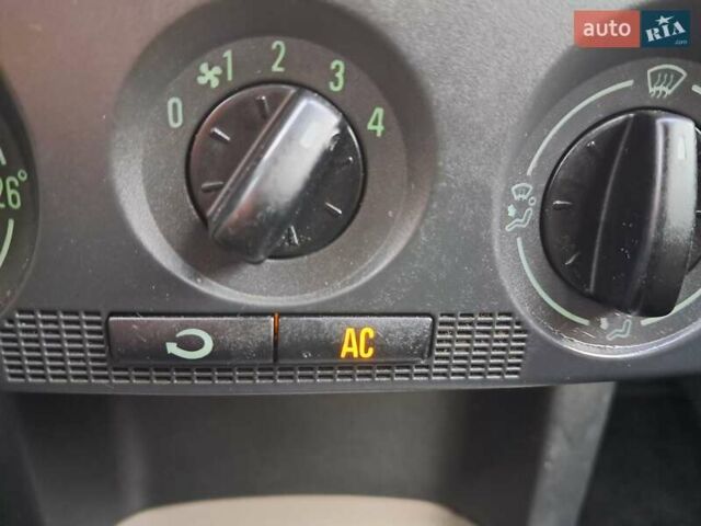 Сірий Шкода Фабія, об'ємом двигуна 1.4 л та пробігом 159 тис. км за 4200 $, фото 5 на Automoto.ua