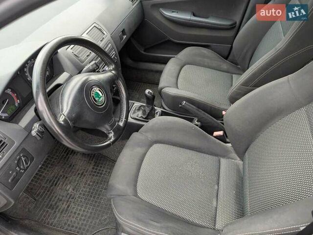 Шкода Фабия 2005 в Ровно на Automoto.ua Серый Шкода Фабия, объемом двигателя 1.39 л и пробегом 180 тыс. км за 3990 $, фото 26 на Automoto.ua