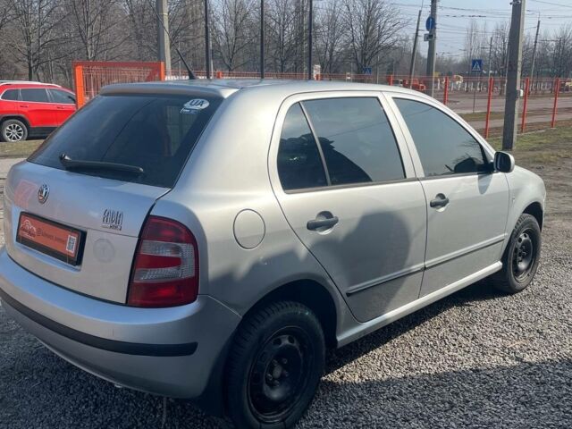 Серый Шкода Фабия, объемом двигателя 1.2 л и пробегом 200 тыс. км за 3700 $, фото 2 на Automoto.ua