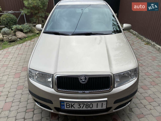 Шкода Фабия 2005 в Ровно на Automoto.ua Серый Шкода Фабия, объемом двигателя 1.39 л и пробегом 230 тыс. км за 4000 $, фото 7 на Automoto.ua