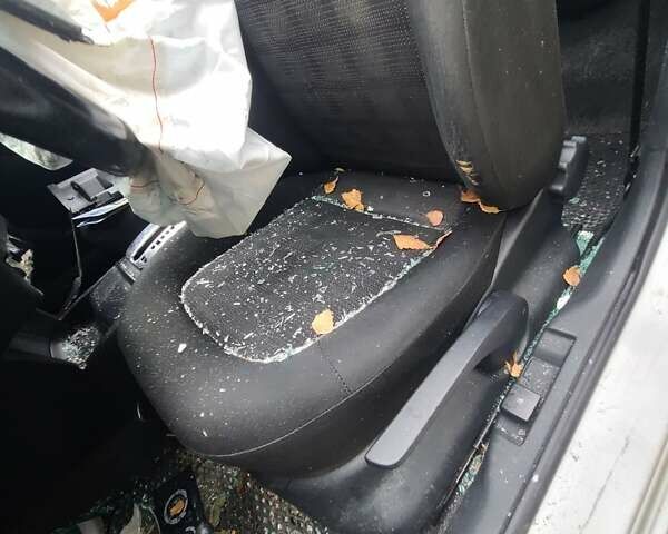 Сірий Шкода Фабія, об'ємом двигуна 1.39 л та пробігом 201 тис. км за 950 $, фото 6 на Automoto.ua