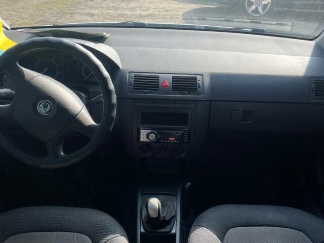 Серый Шкода Фабия, объемом двигателя 1.2 л и пробегом 200 тыс. км за 3700 $, фото 6 на Automoto.ua