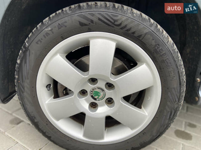 Серый Шкода Фабия, объемом двигателя 1.4 л и пробегом 165 тыс. км за 5450 $, фото 4 на Automoto.ua