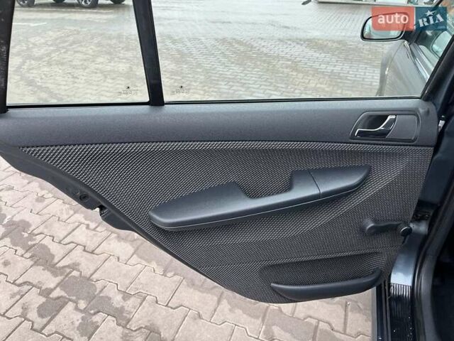 Серый Шкода Фабия, объемом двигателя 1.4 л и пробегом 266 тыс. км за 4750 $, фото 12 на Automoto.ua