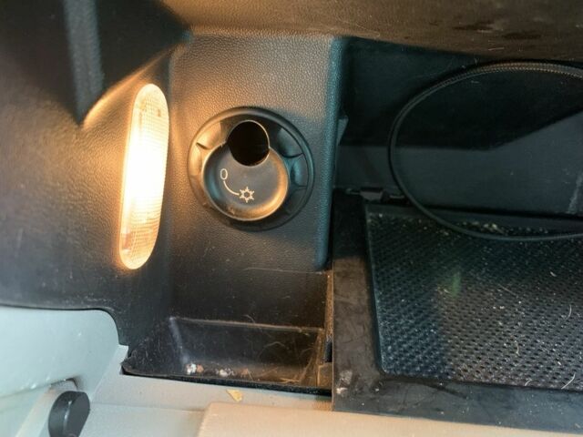 Серый Шкода Фабия, объемом двигателя 1.4 л и пробегом 225 тыс. км за 4450 $, фото 10 на Automoto.ua