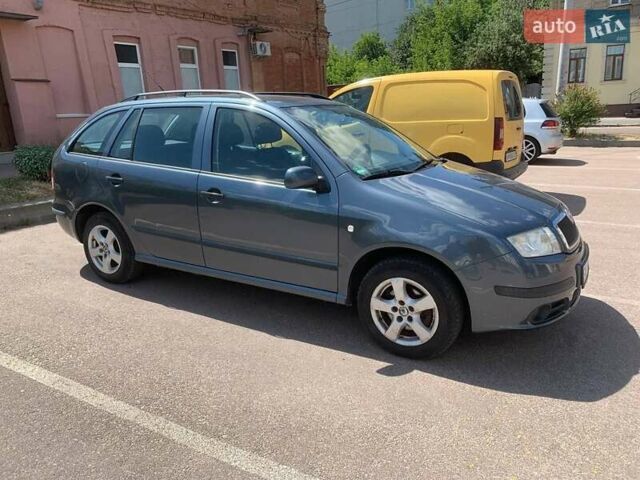 Серый Шкода Фабия, объемом двигателя 1.39 л и пробегом 191 тыс. км за 4550 $, фото 15 на Automoto.ua