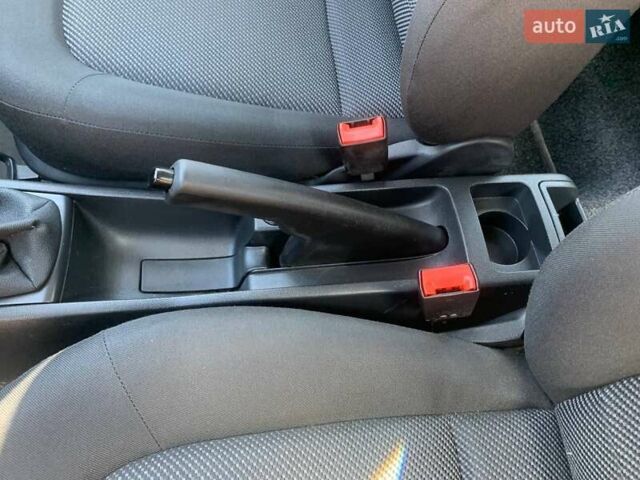 Серый Шкода Фабия, объемом двигателя 1.39 л и пробегом 191 тыс. км за 4550 $, фото 46 на Automoto.ua