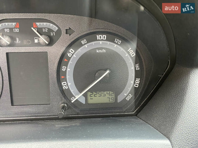 Шкода Фабия 2005 в Ровно на Automoto.ua Серый Шкода Фабия, объемом двигателя 1.39 л и пробегом 230 тыс. км за 4000 $, фото 13 на Automoto.ua